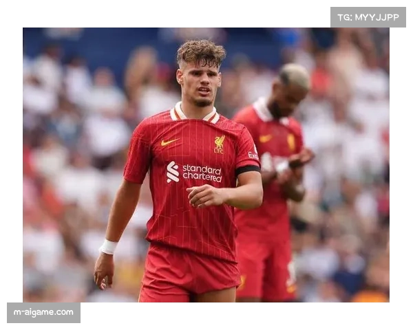 斯洛特亲自掷球给队员遭判违规 利物浦与曼联对决引发争议