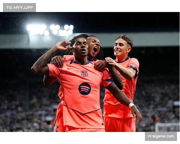 拉什福德在巴萨全力拼抢积极防守 赛场态度赢得教练与球迷认可